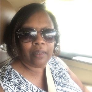 Meet your Posher, Denise